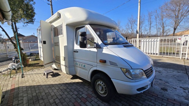 Mercedes Sprinter 2,7 lakóautó, 90 000 km