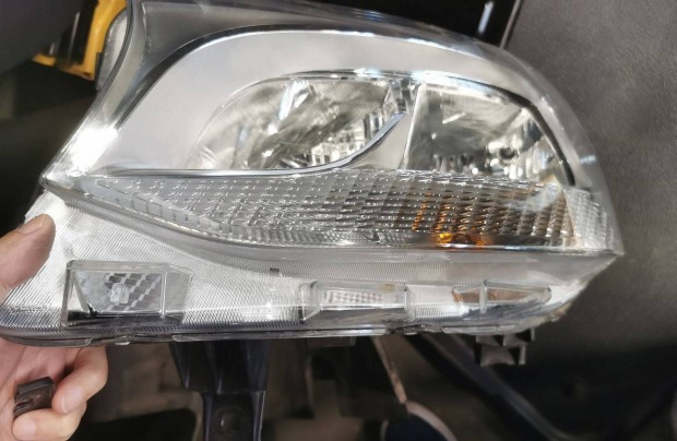 Mercedes Sprinter 907-910 bal első utángyártott első fényszóró, lámpa