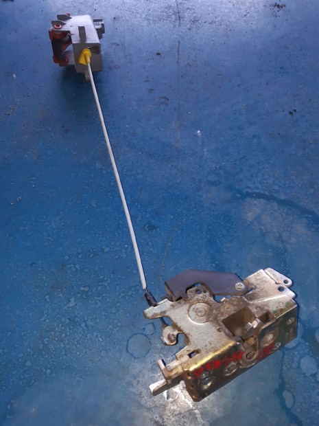 Mercedes Sprinter Bal Els� Ajt� Z�rszerkezet