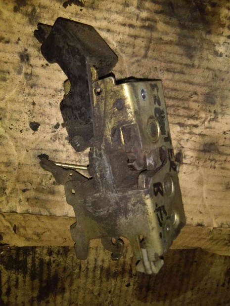 Mercedes Sprinter Bal Els� Ajt� Z�rszerkezet