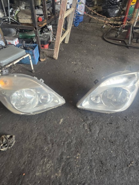 Mercedes Sprinter els�l�mp�k