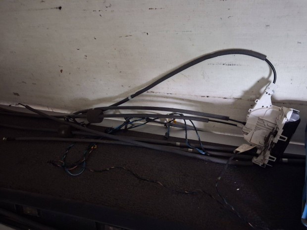 Mercedes Sprinter w906 oldalajt� alkatr�szeivel