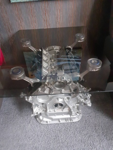 Mercedes V8 blokk veg asztal