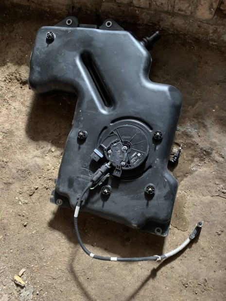 Mercedes V 447 adblue tank!