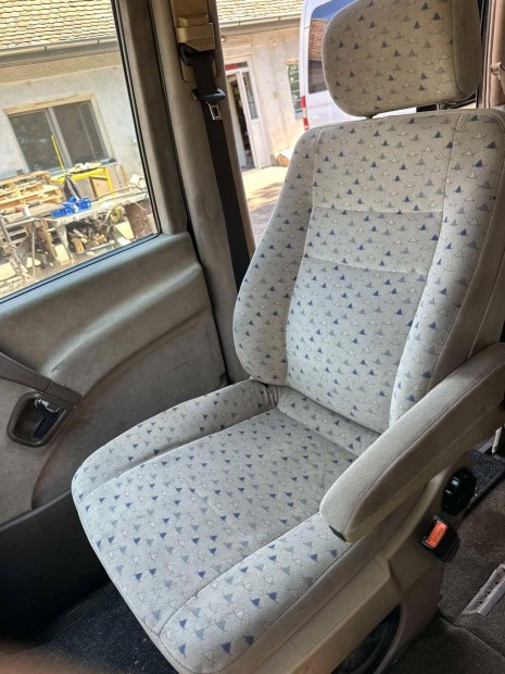 Mercedes Vito 638 Jobb-Bal első ülés