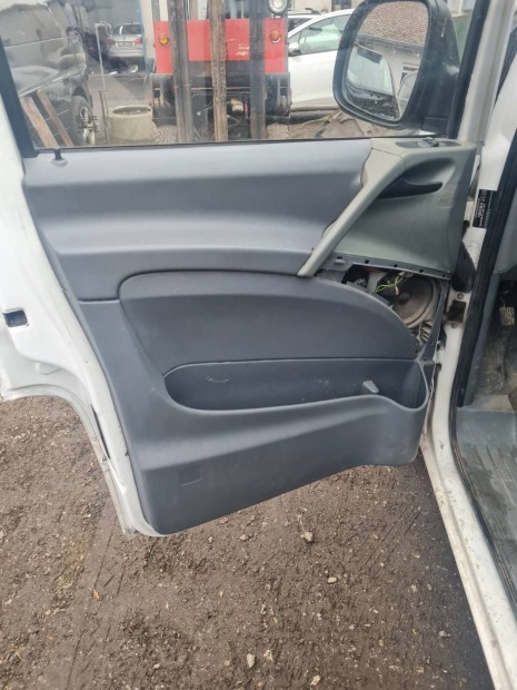 Mercedes Vito 639 Bal els ajtkrpit