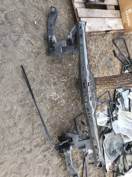 Mercedes Vito 639 homlok fal 