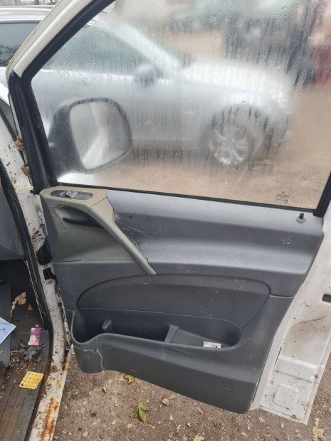 Mercedes Vito 639 jobb oldali els ajtkrpit