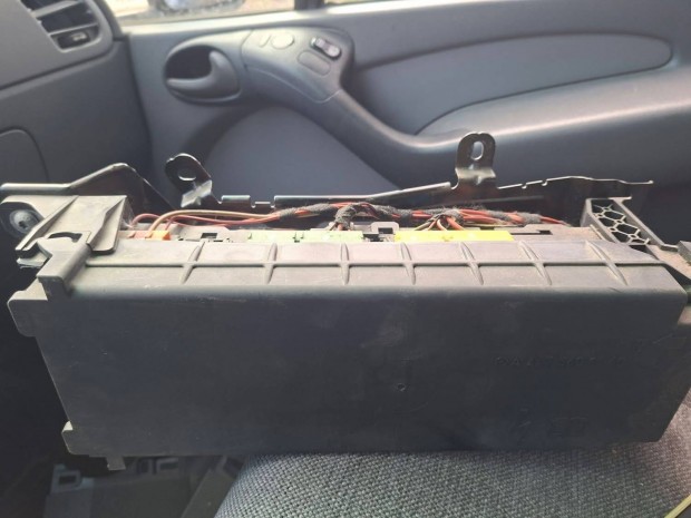 Mercedes Vito W447 alkatr�szek bontva elad�k !