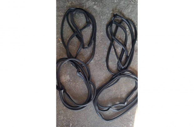 Mercedes W115 �ll�l�mp�s ajt� k�der szett �j