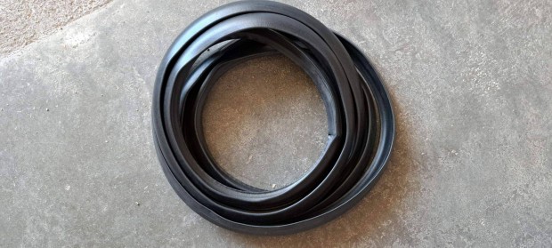 Mercedes W123 sedan csomagtr kder gumi tmts