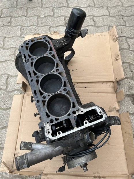 Mercedes W124 W201 230E M102 benzines fűzött blokk motor motorblokk