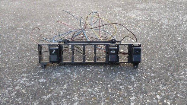 Mercedes W124 középkonzoli kapcsolókeret gombokkal