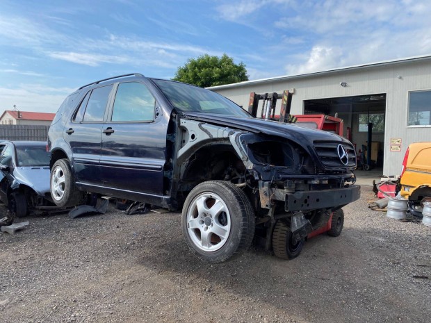 Mercedes W163 - ML-class 270 cdi angol 2001 bontott mindene elad