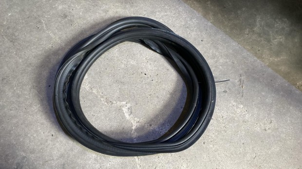 Mercedes W167 GLE csomagtrajt gumikder A1677408700 elad