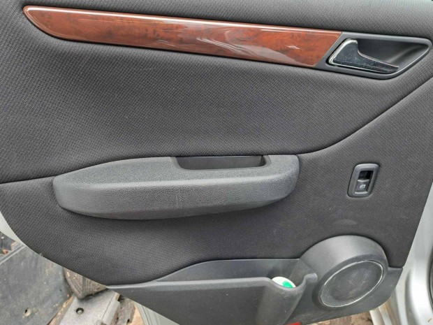 Mercedes W169 bal hátsó ajtókárpit