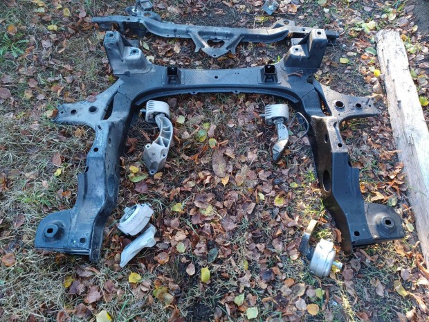 Mercedes W169 bölcső, rozsdamentes állapotban