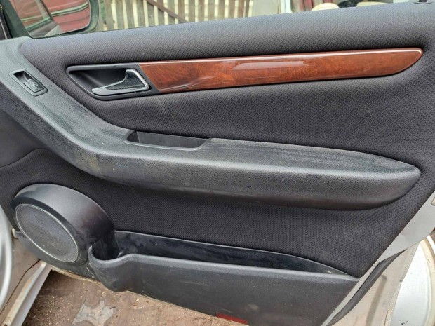 Mercedes W169 jobb első ajtókárpit
