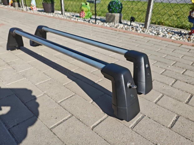 Mercedes W176 A Classe gy�ri tet�csomagtart� fixpontos Z�rhat�