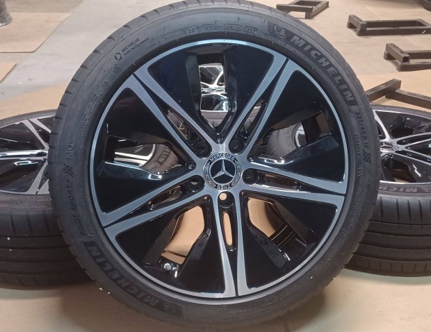 Mercedes W177 A B CLA 5x112 7,5x18 225/45 R18 ny�ri gumikkal 4db