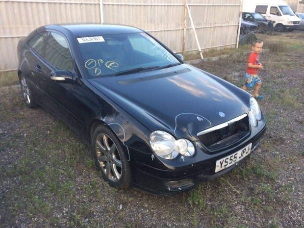 Mercedes W203 - C-class Coup 220 cdi fekete 2002 bontott mindene elad