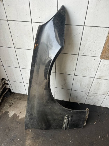 Mercedes W203 jobb s�rv�d� fekete 