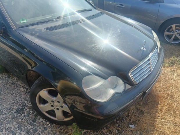 Mercedes W203 motorháztető