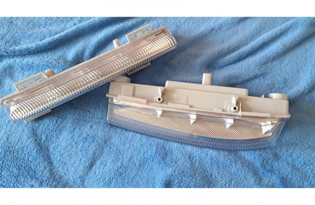 Mercedes W204 W207 W212 nappali menetfény jobb bal Új