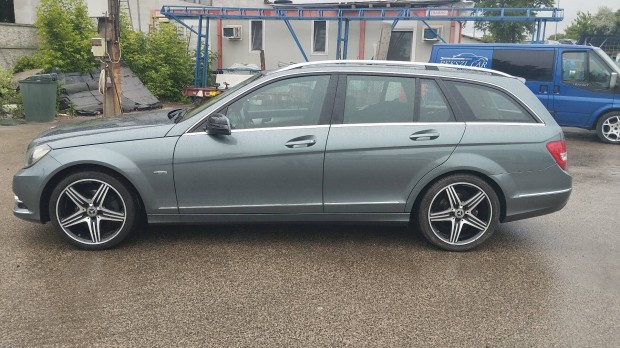 Mercedes W204  alufelni nyrigumival 