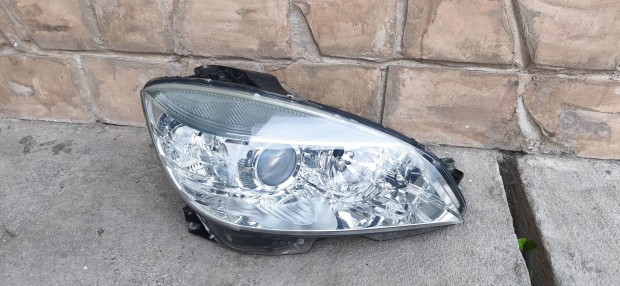 Mercedes W204 (jobb) f�nysz�r�