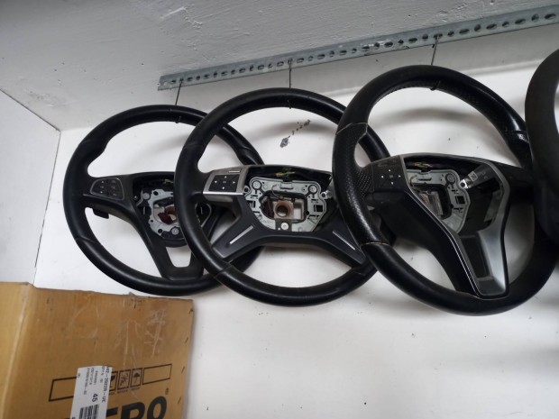 Mercedes W204 korm�nyok elad�k F1 v�lt�s �s sima is