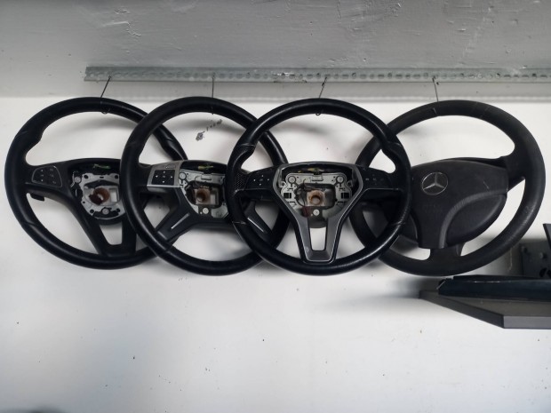 Mercedes W204 tbbfle kormny elad 2 F1 vlts is van