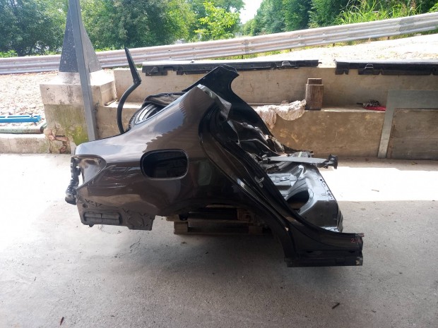 Mercedes W205 sedan Merci jobb hátsó negyed sárvédő