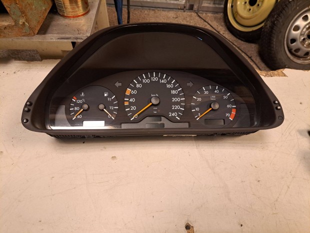 Mercedes W210 E200 E 200 mszeregysg kilmterra racsoport 21054011