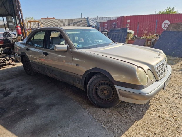 Mercedes W210 E300D Kiprblhat Motor 2996 cm3 100kw. 136le 606912