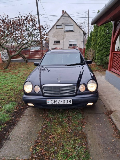 Mercedes W210 E 320 Benzin