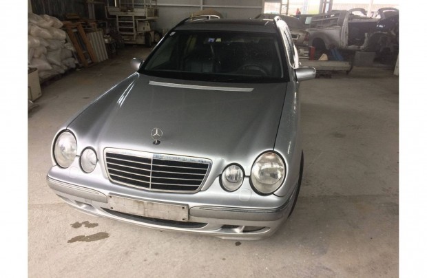 Mercedes W210 - E-class 220 cdi kombi ezst bontott mindene elad
