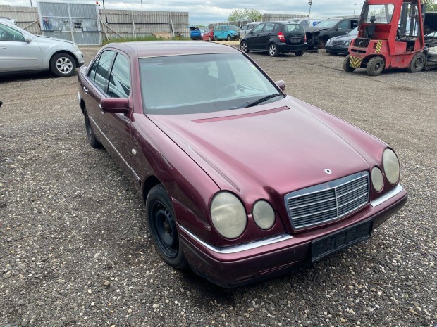 Mercedes W210 - E-class 2,9 TD bontottt minden alkatrsze elad