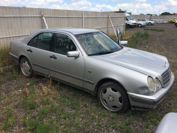 Mercedes W210 - E-class 300 td limuzin bontott minden alkatrsze elad