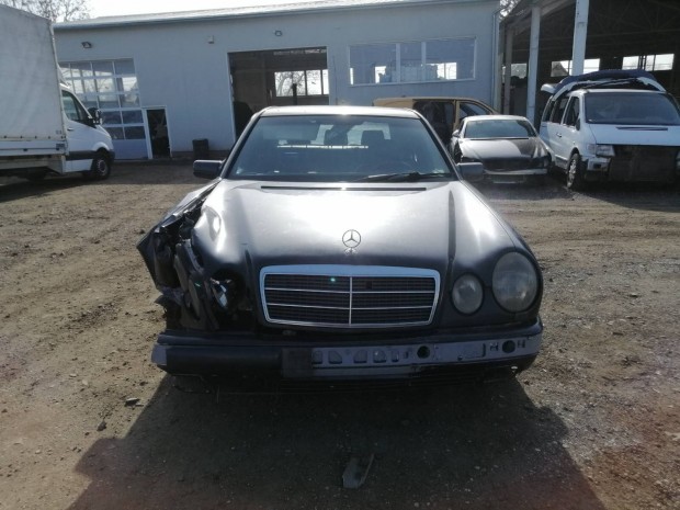 Mercedes W210 - E-class 300td om606 1996 bontott mindene elad