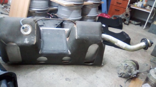 Mercedes W210 diesel üzemanyagtank