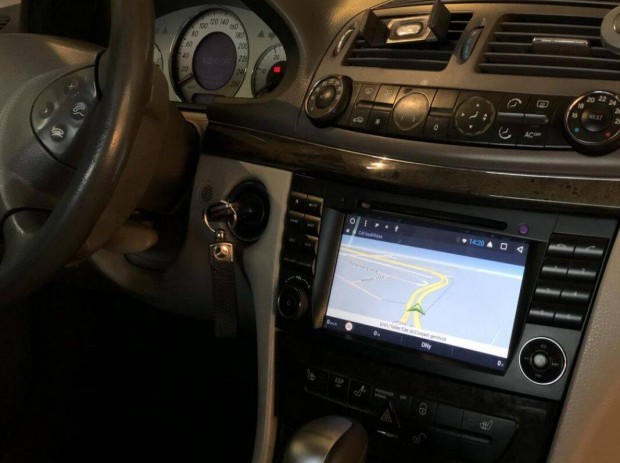 Mercedes W211 Carplay Multimdia Android GPS Rdi Tolatkamerval