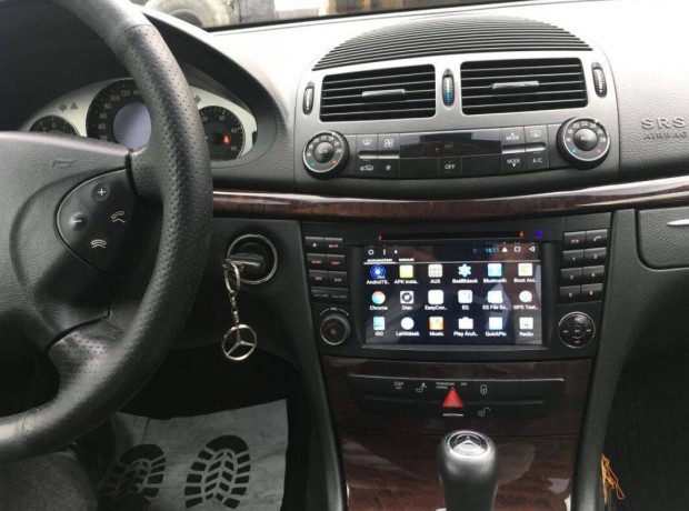 Mercedes W211 Carplay Multimédia Android GPS Rádió Tolatókamerával