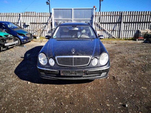 Mercedes W211 - E-class 240 T avantgárd 2003 bontott mindene eladó