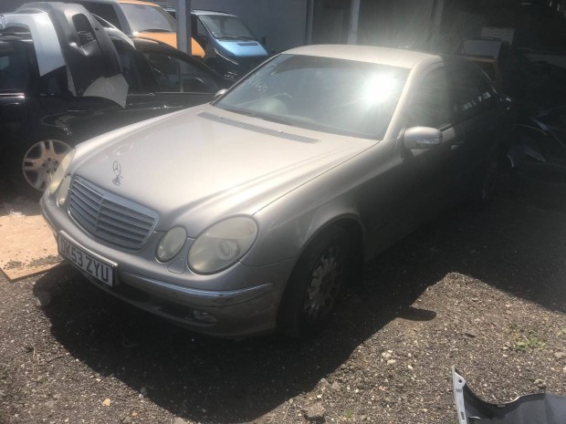 Mercedes W211 - E-class 270 cdi bontott minden alkatrésze eladó