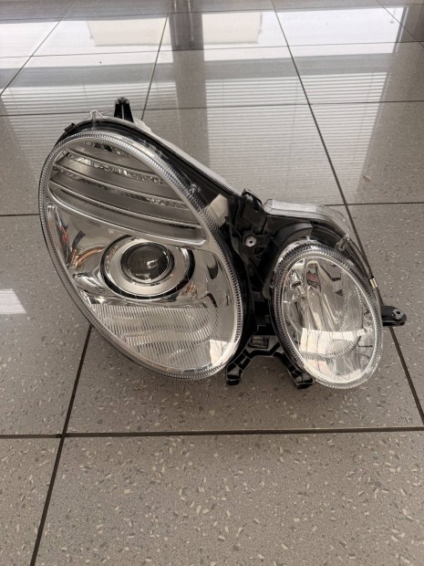 Mercedes W211 jobb els� l�mpa