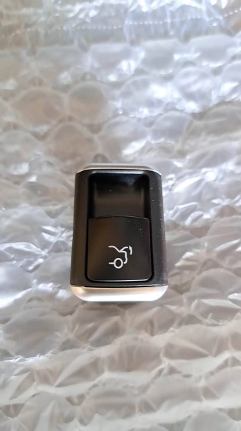 Mercedes W212 E W204 C csomagtr nyit gomb kapcsol