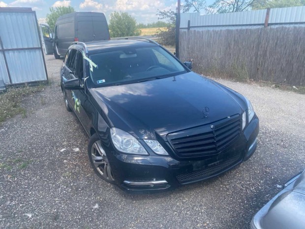 Mercedes W212 - E-class 220 cdi 2011 kombi bontott mindene elad