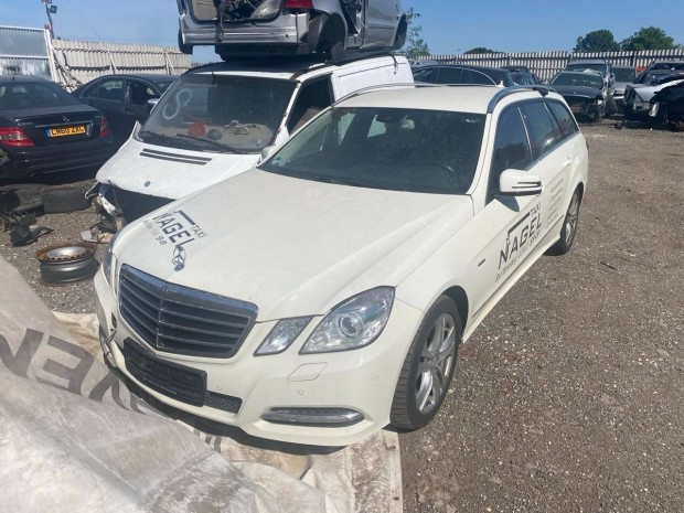 Mercedes W212 - E-class 220 cdi kombi 2011 bontott mindene elad
