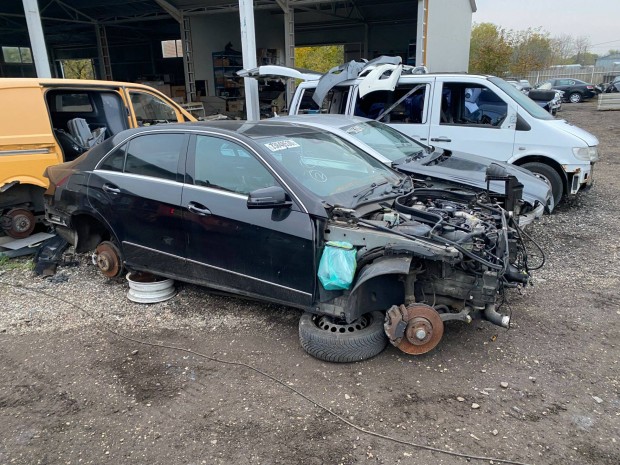 Mercedes W212 - E-class 350 cdi 2009 bontott mindene elad